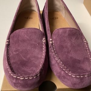 UGG driving loafers size 7 lavender suede